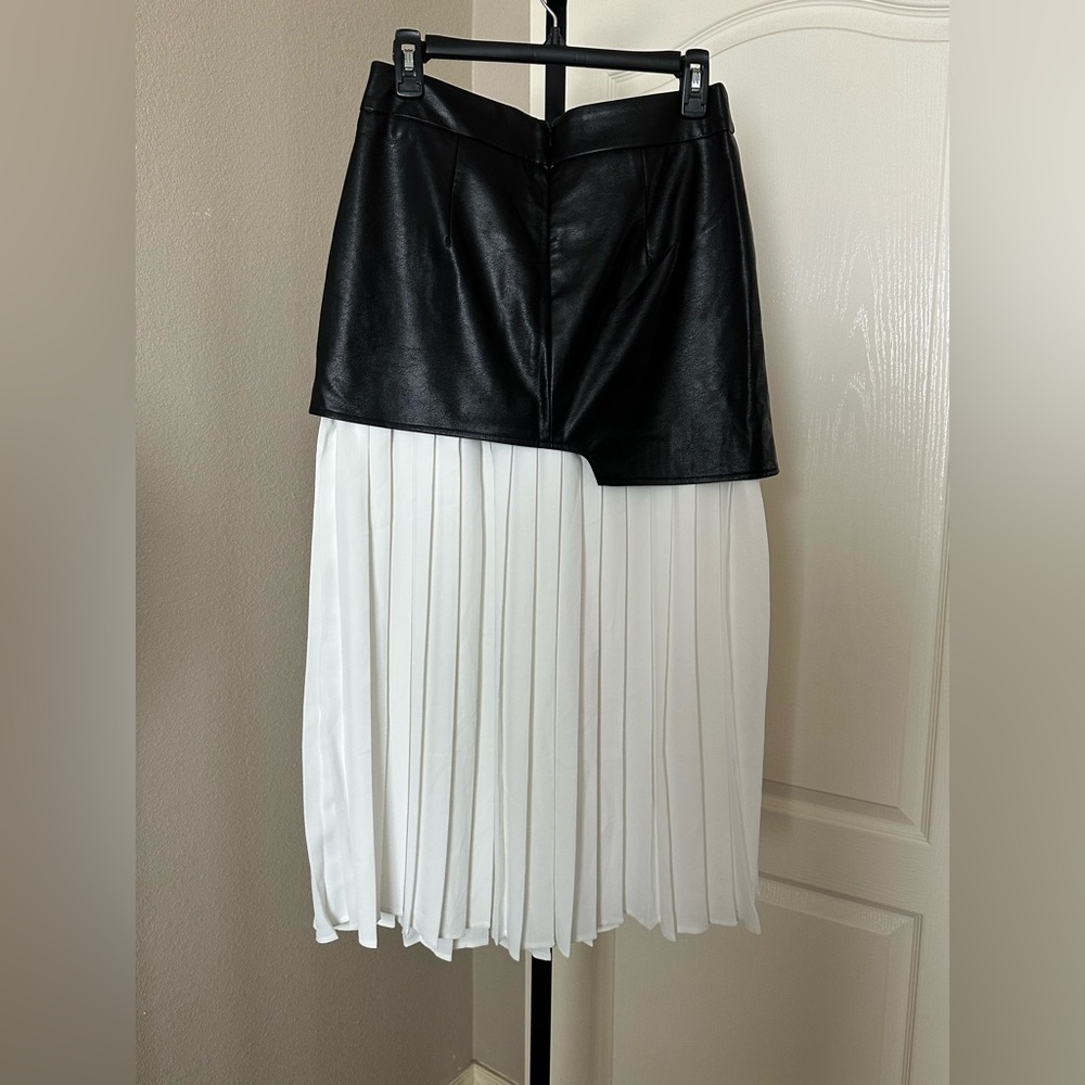 Commense Multimedia Black + White Pleated Midi Skirt - Picture 4 of 9